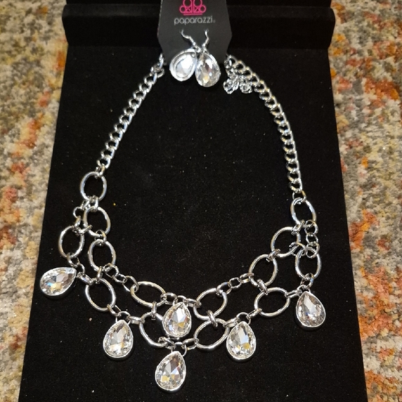 paparazzi Jewelry - Paparazzi Silver Teardrop Crystal Statement Necklace - Clear